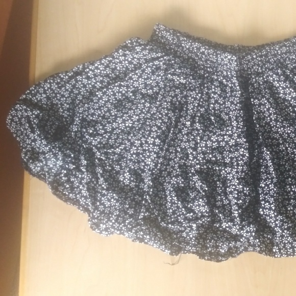 Brandy Melville floral skirt One size - Picture 2 of 3